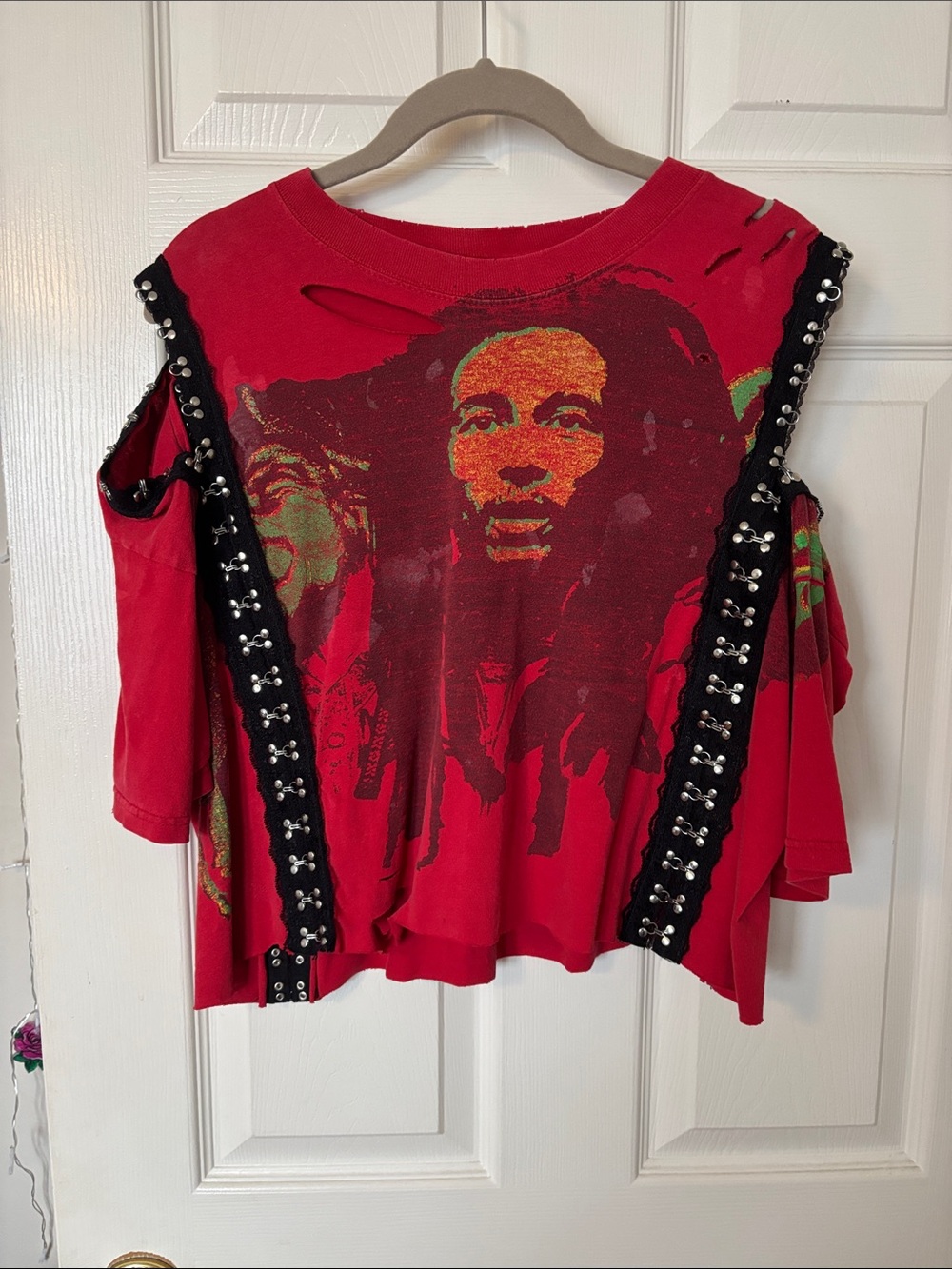 Bob Marley Vintage-Inspired Red Graphic Cold-Shoulder Women's Top